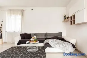 Villa di Campagna-With WIFI and Private Parking - Image 1