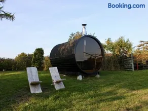 Holzhaus-mit-Sauna-und-Panoramablick-auf-die-Ostsee - Image 2