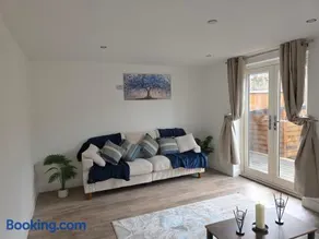 Charming Wootton - Image 4