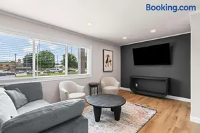 Newly Renovated Unit in Central Spfld #302 - Image 4