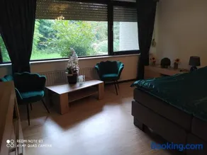 Park Villa Ferienwohnung mit Pool, Jacuzzi und 3 Schlafzimmer - Image 1