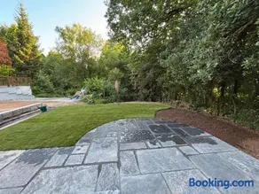 Oak Lodge - Image 1