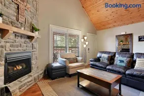 Ozark Livin' Lodge - Image 1