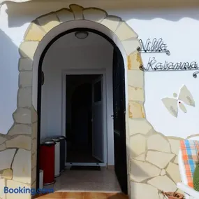 Villa in Alcaucin - Sleeps 4 - Pool - Parking - Image 2