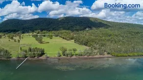 Katandra Homestead, farm on the lake, close to beaches and national park - Image 1