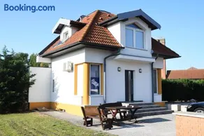 Hotel Rózsa Csárda Bungalow & Caravan Park - Image 1