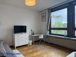 Stylish Apartment in the Heart of Hamburg - Image 4