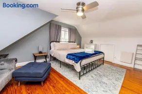Pet Friendly Retreat Near Downtown Annapolis - Image 2