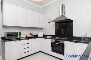 Trendy BoKaap apartment with exquisite views - Image 5