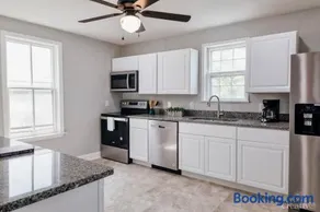 Near Waterfront, Maryland Renovated Home - Walk to Historic Downtown! - Image 3