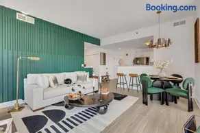 Penthouse Perfection with Unmatched Skyline Views - Image 4