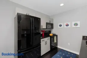 Mariocore Downtown Royal Oak Apartment - 2 BDRM - Image 4