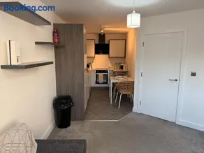 Modern 1-Bed Apartment in Arlesey with Free Parking & Fast WiFi - Image 3
