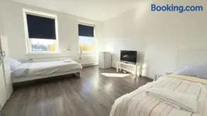 Zentrale Monteurwohnungen in Neumünster ideal für Teams - Image 2