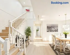 Spacious Modern Quiet l Entire Suite l Close to YVR Airport & Downtown & Restaurants - Image 2