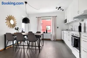 Guestly Homes - 3BR Modern Apartment - Image 3