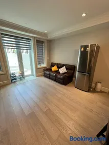 Private Rooms in Vancouver West - Image 1