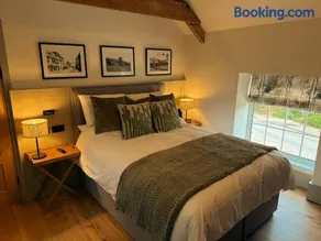 Rooms at The Vine Tree - Image 2