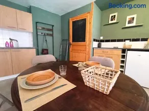 Appartement cosy tout équipé centre d'Olliergues - Image 4
