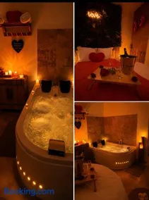 Love Room médiévale avec balnéo 32 jets & lit rond - Image 2