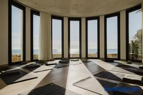 MiFlow Hotel Villas & Suites - Image 2
