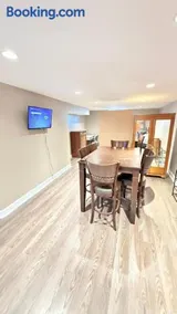 Cozy 2 Beds Basement Suite - Image 2
