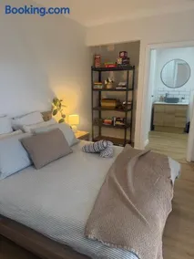 Lamington Guesthouse - Image 1