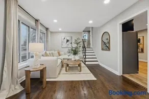 Elevated Stay 3BR in Addison - Image 1