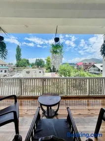 Luxe 3BHK 3 Pvt Balcony Wifi rajbaghstays - Image 4