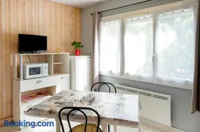 Studio avec barbecue, piscine et jardin | Vue jardin - Image 3