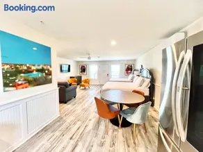 206 Queen Suite, 2nd Floor Low Tide - Image 1