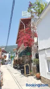 Marthas Studios - Image 1