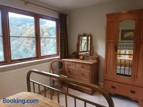 Treetop Cottage at Countisbury Lodge - Image 3