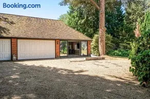 Chalet Gerrards Cross - Image 2