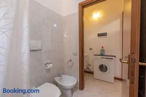 Happy Guest Apartments - Lake Panorama & Pool - Image 3