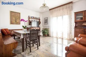 Home Near Venice - Image 2