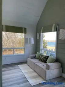 Serene Cove Retreat Cottage- Green - Image 1