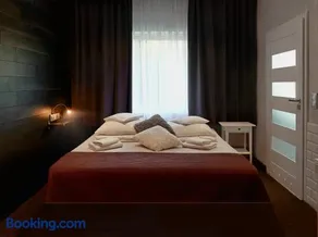 Nu Hotel - Image 2