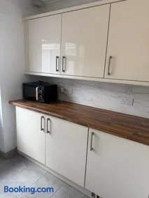Beautiful Apartment - Image 4