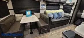 RV by the Sea - Image 4