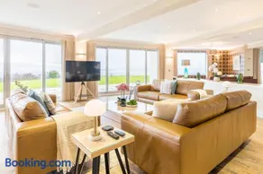 Tors View Luxury Westward Ho Holiday Cottage Pet and Child Friendly Near Beach Pubs Shops Coastal Walks Sleeps 1 8 plus babies Free Parking WiFi Towels - Image 4
