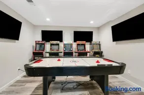Parker Luxury Home with Game Room Court & Views - Image 3