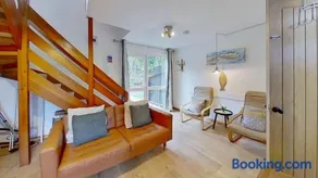 04 Strawberry Hill, Tolroy Manor - Image 3