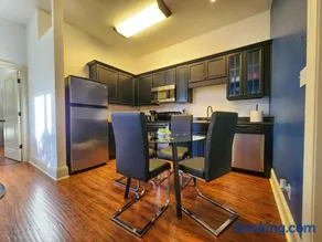 30A Inn & Suites Uptown King Suite - Image 5