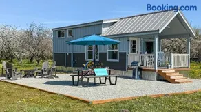 Apple Blossom Bungalow - Image 1