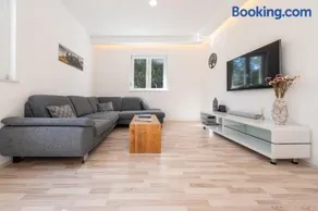 Pool House Olive - Happy Rentals - Image 4