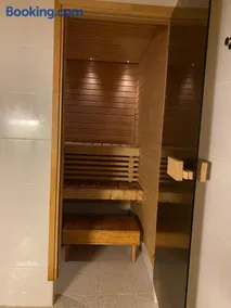 Cozy Apartment & Sauna & Patio & kitchenette - Image 3