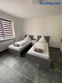 Modernes 1-Zimmer Apartment mit Küche und Bad - Image 1