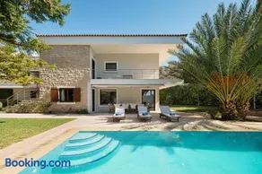 Villa Saronida - Image 1