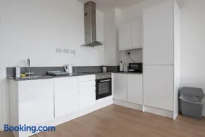 Hawthorns Apartments - Image 4